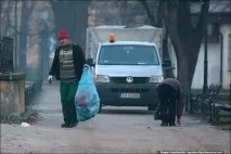 Як прибирають сміття у Кракові прибирають