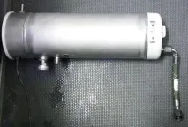 являється