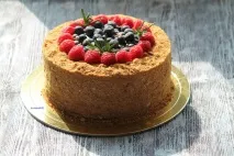 Карамельний медовик – незабутній смак свята карамельний