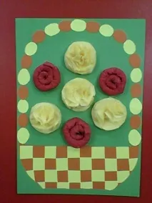 Кошик з квітами» Аплікація з паперу та серветок кошик