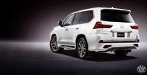 Lexus LX 2016 після рестайлінгу виглядає стильно і сучасно. lexus