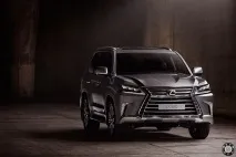 Lexus LX 2016 після рестайлінгу виглядає стильно і сучасно. 2016
