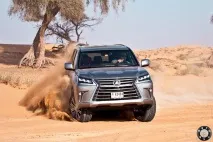 Lexus LX 2016 після рестайлінгу виглядає стильно і сучасно. lexus