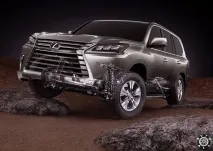 Lexus LX 2016 після рестайлінгу виглядає стильно і сучасно. lexus