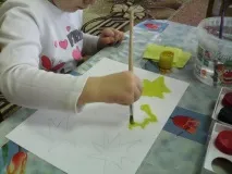 посміхаються