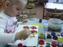 посміхаються