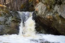 Ольгин водоспад та Зотинська печера водоспад