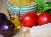 Паста з баклажанами в томатному соусі. соусі