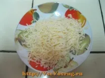 Піца з ковбасою та помідорами грамів