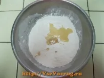 Піца з ковбасою та помідорами піца