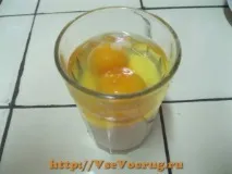 Піца з ковбасою та помідорами піца