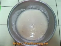 Піца з ковбасою та помідорами ковбасою