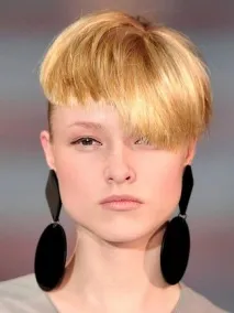 Зачіски з косою чубчиком на середнє, довге, коротке волосся. косою