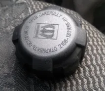 Перевірка кришки розширювального бачка на випуск спрацювала