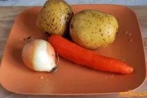 Розсольник з перловкою та огірками. огірками