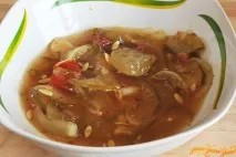 Розсольник з перловкою та огірками. розсольник