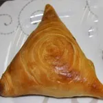 Самса з сиром та зеленню сиром