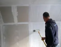 Шпаклівка гіпсокартону під шпалери чи потрібно і можна клеїти без, як і чим штукатурити, грунтовка гіпсокартону