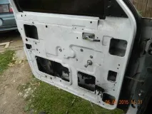 Закриваємо технічні отвори у дверях технічні