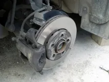 Заміна передніх гальмівних дисків та колодок на Fabia II Ремонт Блог про Skoda, Audi, Volkswagen, Seat гальмівних