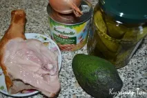 Салат з копченою куркою, авокадо та квасолею ✾ салат