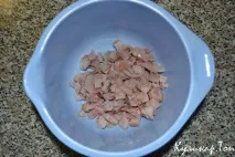 Салат з копченою куркою, авокадо та квасолею ✾ куркою