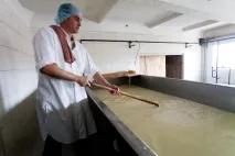 Як роблять адигейський сир в Україні, Як це зроблено адигейський