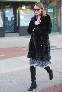 Як одягається Dakota Johnson модні луки, Жіноча мода,Лукастик johnson