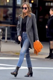Як одягається Dakota Johnson модні луки, Жіноча мода,Лукастик johnson
