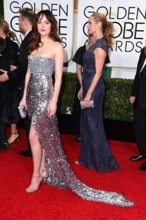 Як одягається Dakota Johnson модні луки, Жіноча мода,Лукастик одягається