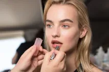 Як повторити макіяж з показу Dior Cruise 2018 повторити