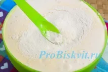 Класичний пишний бісквіт з розпушувачем у мультиварці - простий рецепт класичний