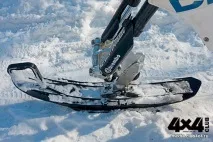 Мотоцикл з лижею та гусеницею лижею