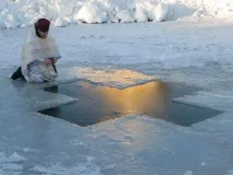 Чи можна поливати квіти святою водою – докладна інформація! поливати