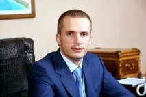 шукає