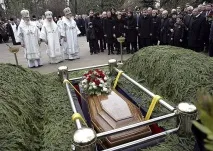 Небіжчиків час ховати стоячи ховати