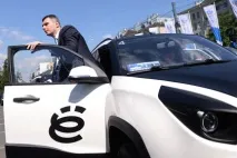 Прохоров згадав про обіцянку подарувати Жириновському «е-мобіль» Суспільство Україна згадав