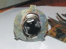 Регулювання праворульних фар лампочки