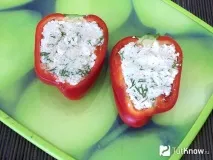 Запечений перець фарширований сиром запечений