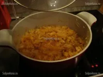 Тушкована квашена капуста капуста