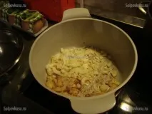 Тушкована квашена капуста тушкована