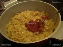 Тушкована квашена капуста тушкована