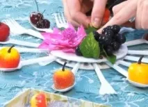 руками