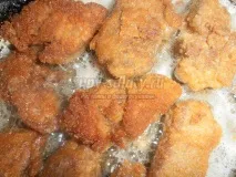 Смажена куряча печінка у сухарях куряча