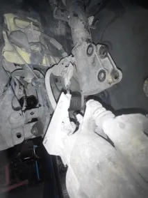 Заміна внутрішнього тришипу на лівій півосі тришипу