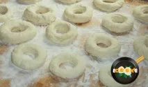 Як приготувати кільця в цукровій пудрі. кільця