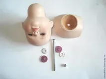 голову