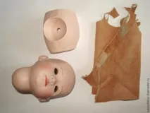 голову