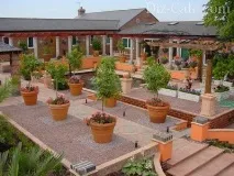 Як задекорувати свій сад в іспанському стилі поради від дизайнерів поради