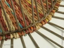 Любителям паперового плетіння таця із залишків трубочок плетіння